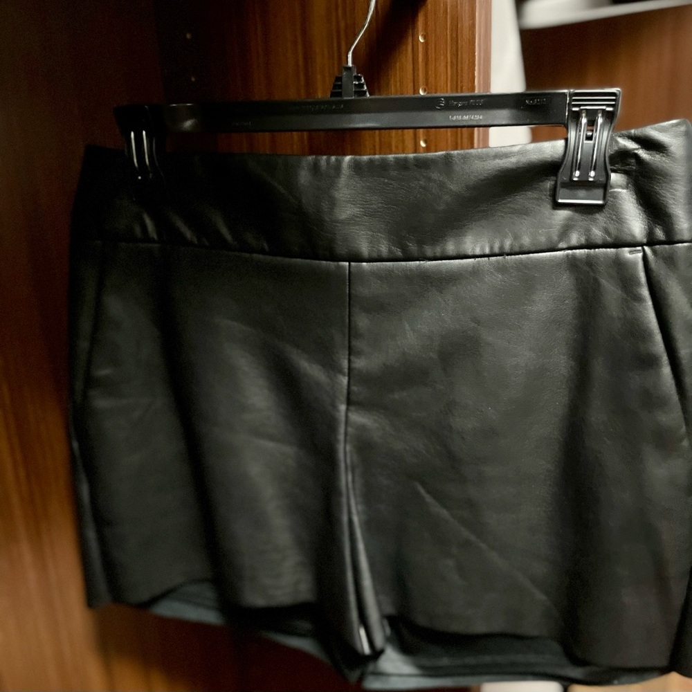 Vegan leather express shorts